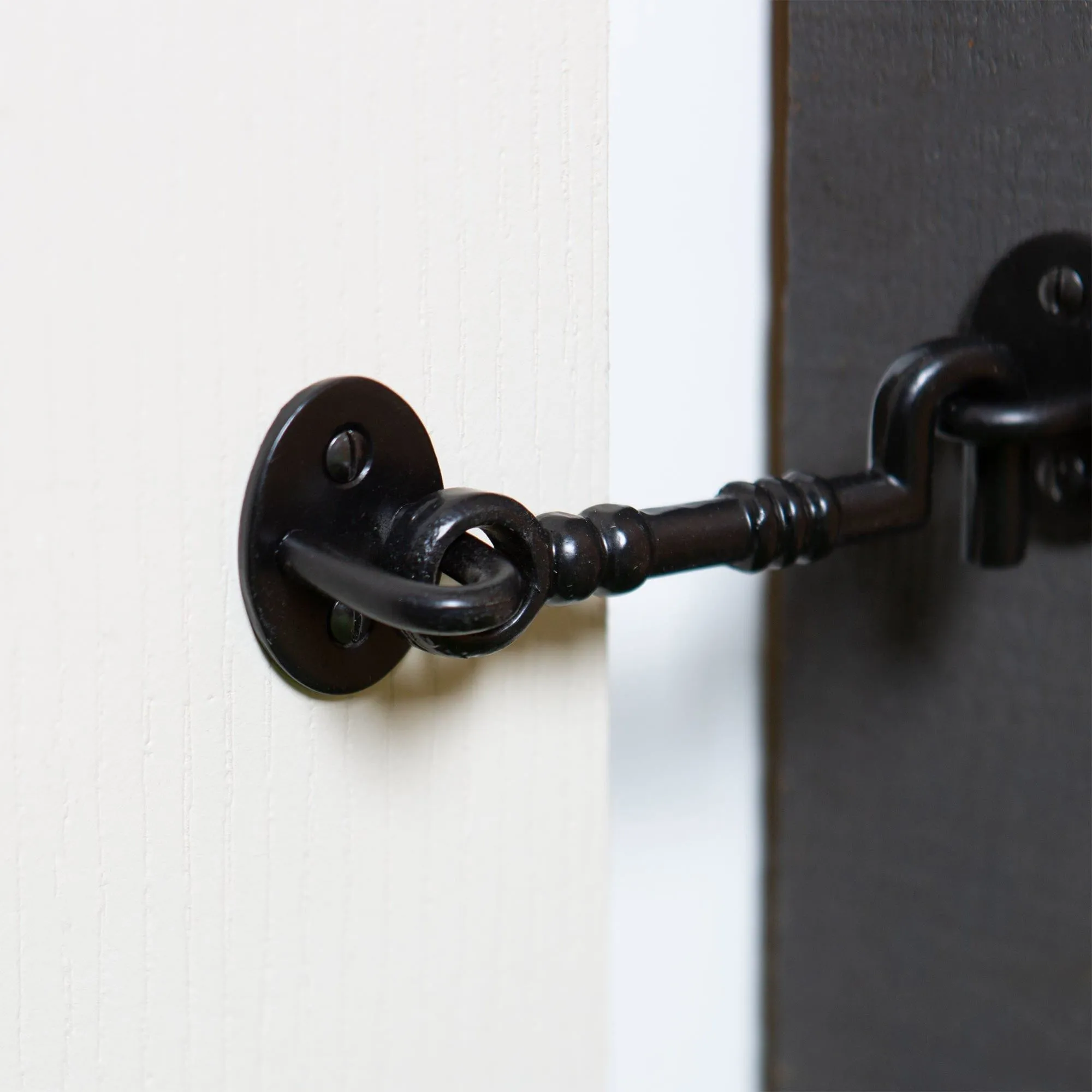 125mm Black Ornate Cabin Hook and Eye - By Hammer & Tongs