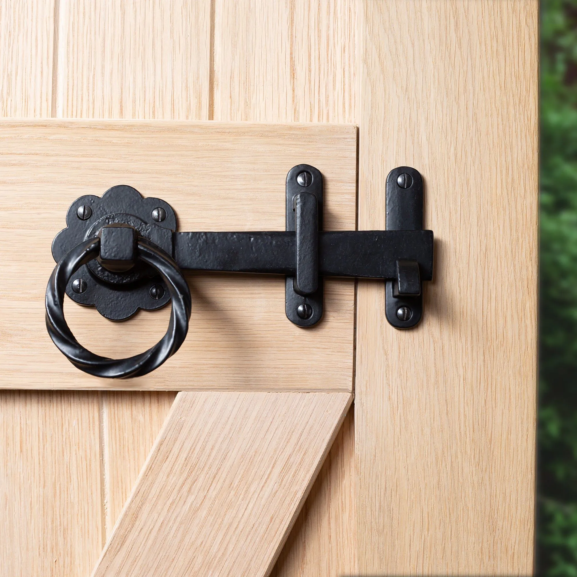 195mm Black Rose Ring Gate Latch - By Hammer & Tongs