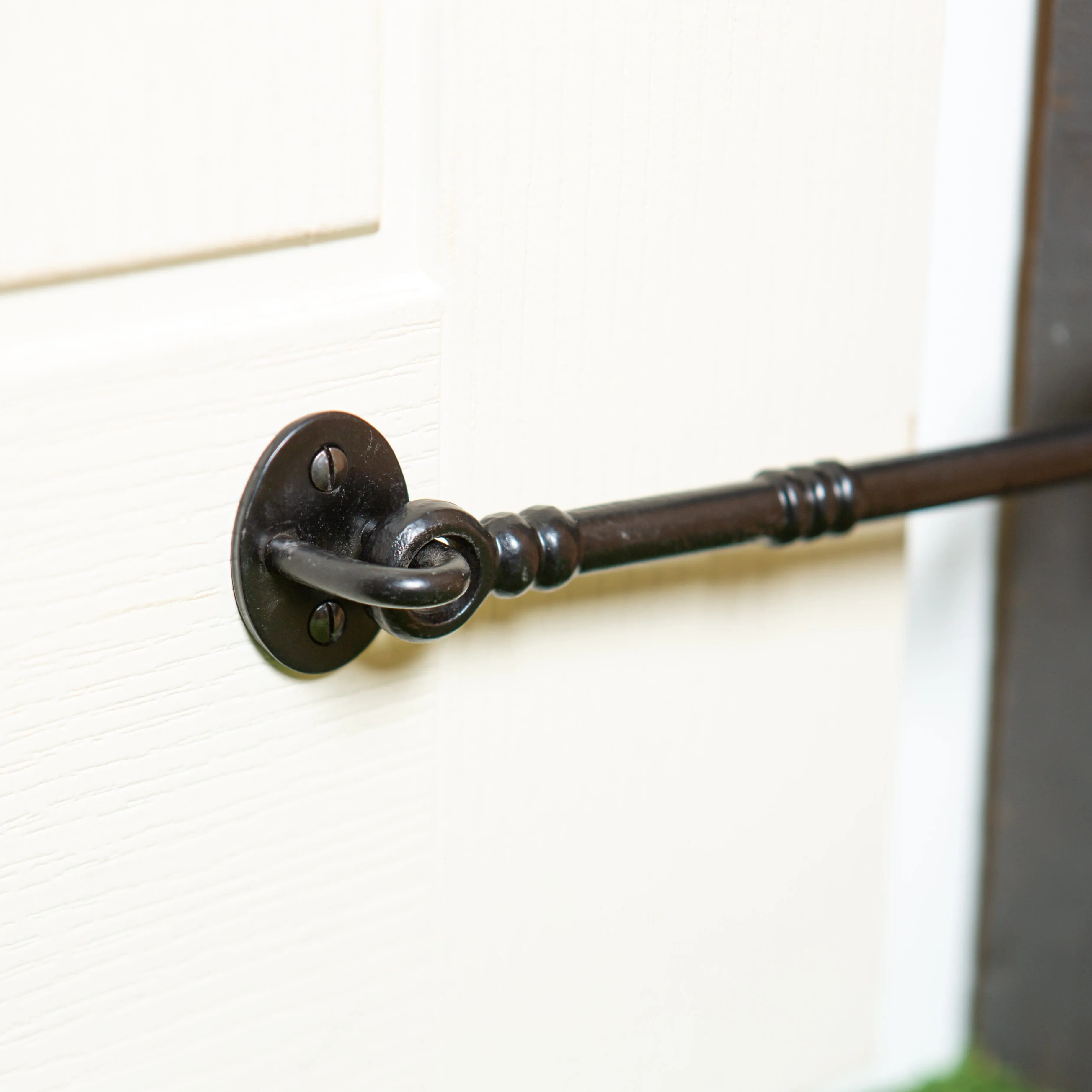 225mm Black Ornate Cabin Hook and Eye - By Hammer & Tongs