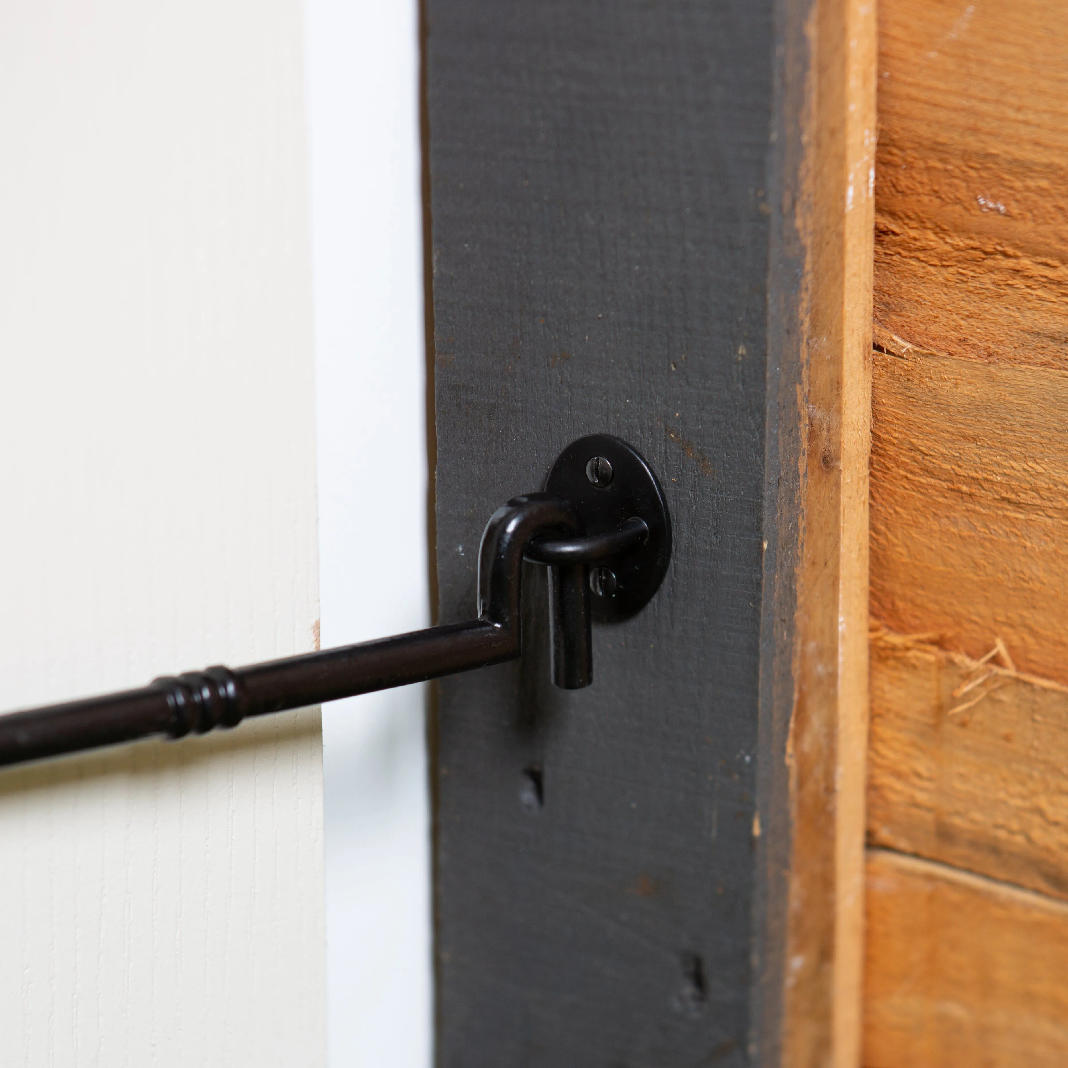 225mm Black Ornate Cabin Hook and Eye - By Hammer & Tongs