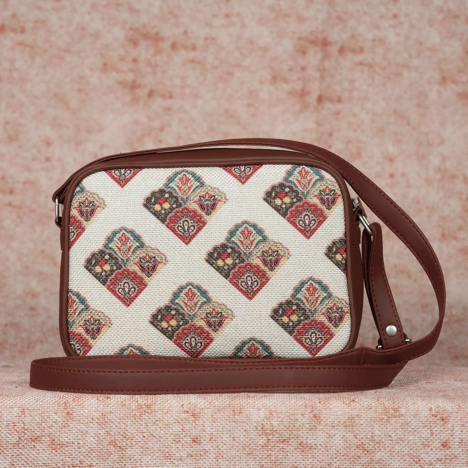Seashell Motif White Sling Bag
