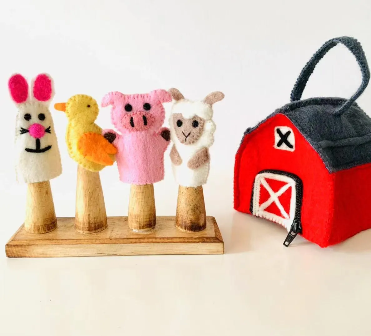 Tara Treasures Felt Barn Bag Pretend & Imaginative Play Farm Animal Toys