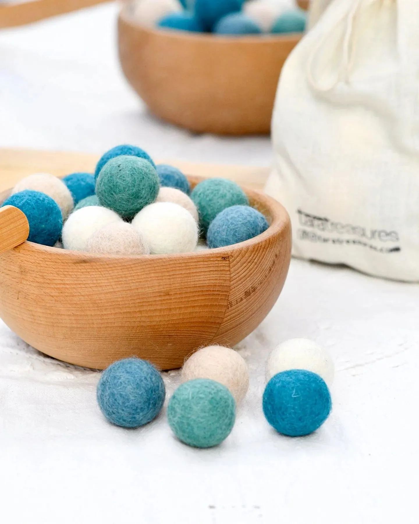 Wool Felt Balls in a Pouch -3cm 30 balls various colours