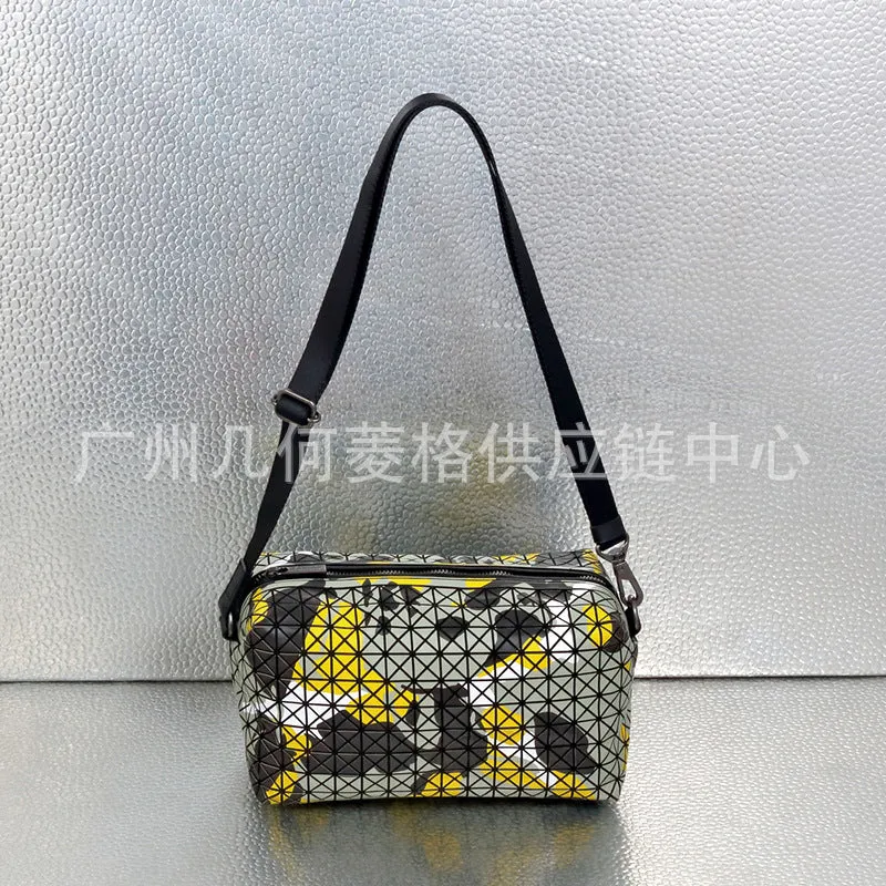 XIANGTUIBAO Japanese Women's Bag Same Geometric Rhombus Saddle Bag Shoulder Crossbody Portable Silicone Camera Bag for Life Pillow Bag Tide