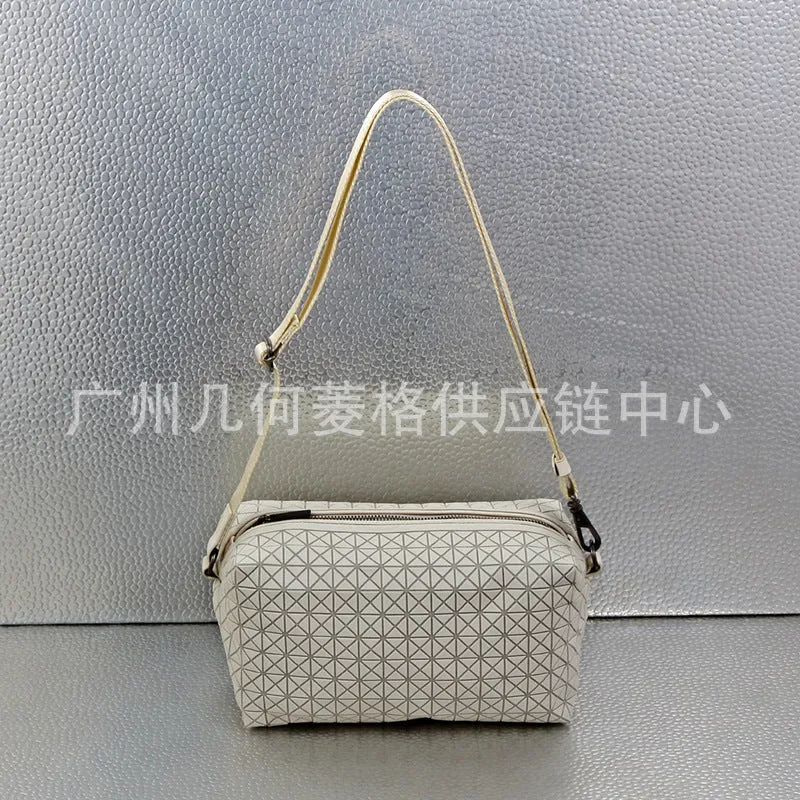 XIANGTUIBAO Japanese Women's Bag Same Geometric Rhombus Saddle Bag Shoulder Crossbody Portable Silicone Camera Bag for Life Pillow Bag Tide